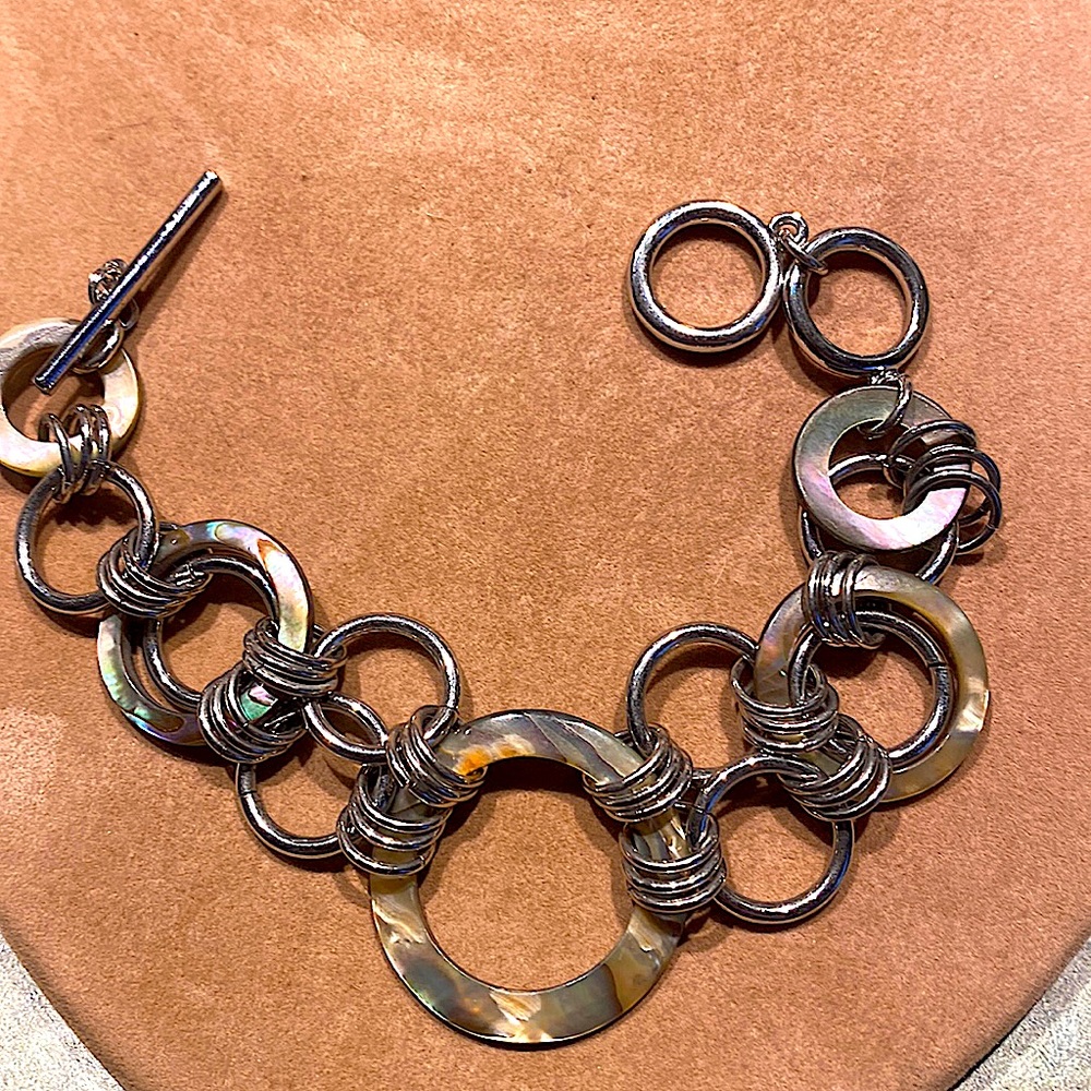 Pretty, pretty, pretty costume abalone shell ring bracelet